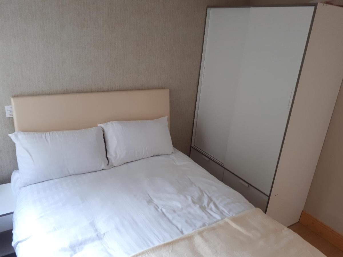 One Double Bedroom Flat Dublino Esterno foto